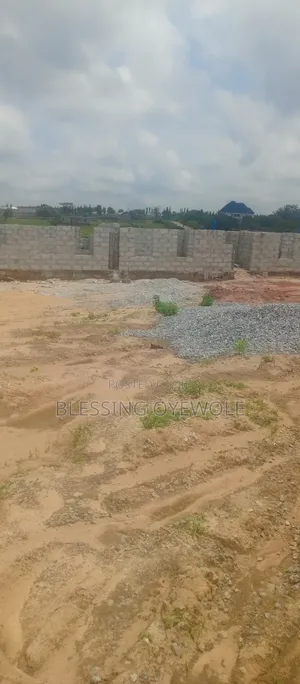 2 & 3 Bedroom Bungalow for Sale in Kuje