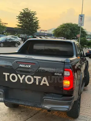 2024 Toyota Hilux Black