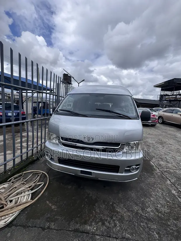 Toyota HiAce 2012 Silver - 1