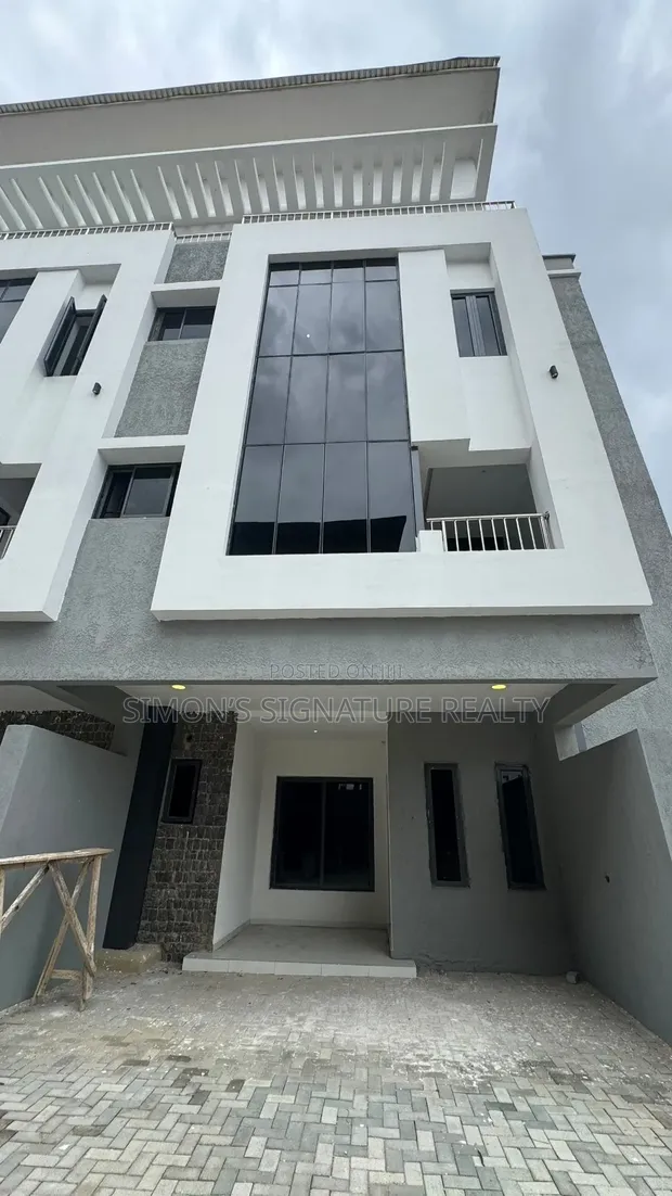 4 Bedroom Duplex with BQ for Rent in Lekki Phase 1 - 1