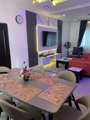 Wurin Zama Mai Kayayyaki 2 Bedroom a Lekki Phase 1 don Hayar
