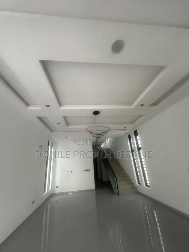 5 Bedroom Detached Duplex a Osapa London - 1