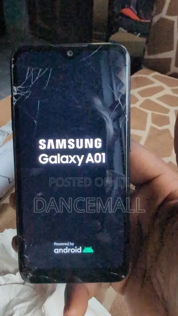 Samsung Galaxy A01 32GB Baki (Amfani da US, Fuska ta Fasa) - 1