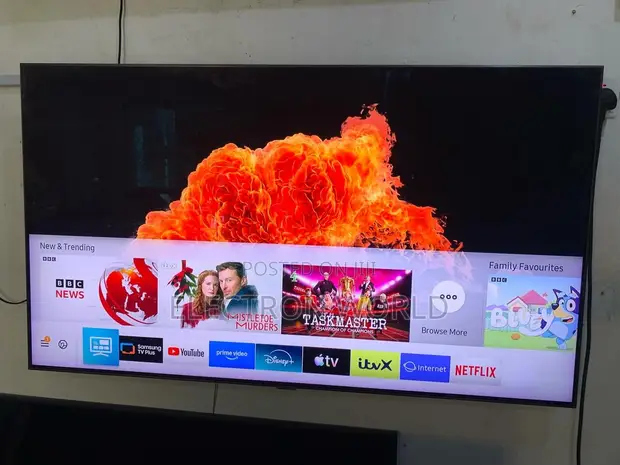 Samsung 55" QLED 4K Ultra HD Smart TV - 1