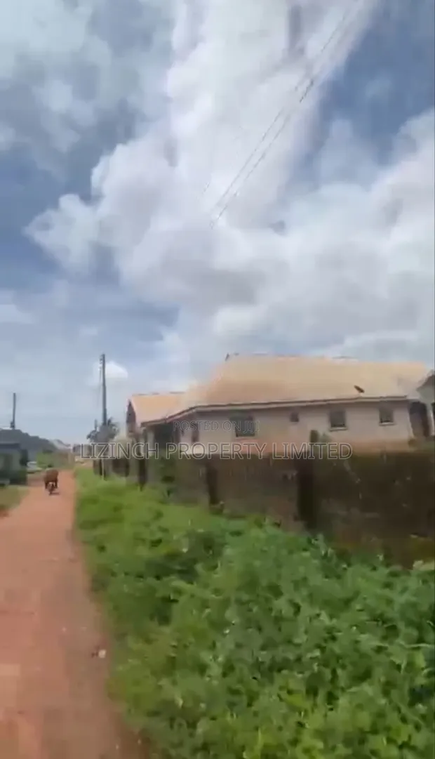 Bungalow mai dakuna 3 don siyarwa a Benin City - 1