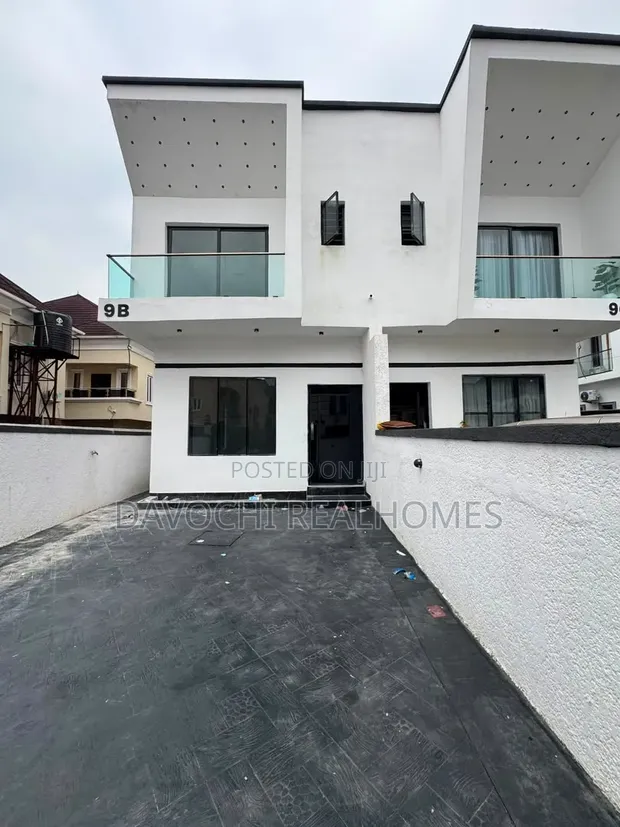 4 Bedroom Duplex for Rent in Chevron - 1