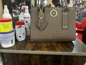 Kyakyawan Brown Croc-Embossed Handbag na Mata