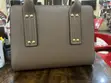 Kyakyawan Brown Croc-Embossed Handbag na Mata - 2