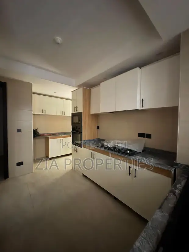 5 Bedroom Duplex with BQ for Rent in Chevron - 1