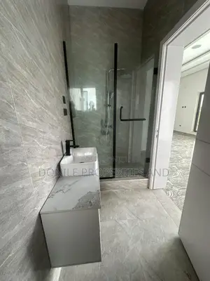 5 Bedroom Duplex a Rigiona View Estate, Osapa London