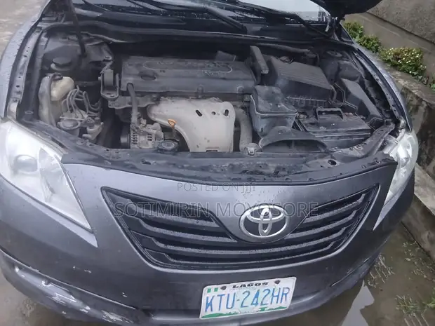 2009 Toyota Camry SE Sedan - 1