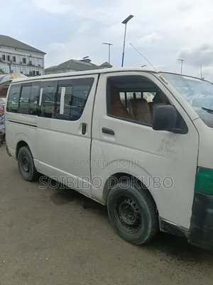 Toyota HiAce Commuter 2010 White