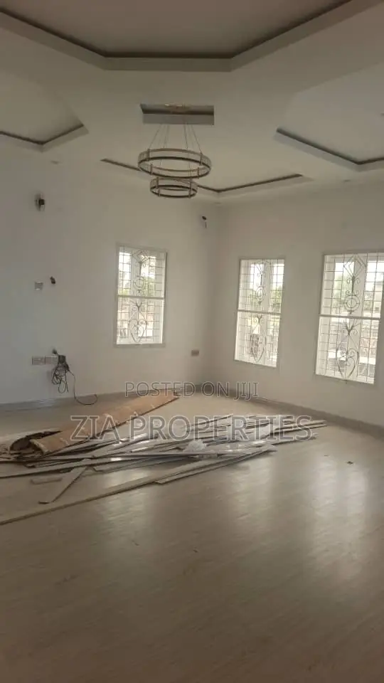 4 Bedroom Duplex da BQ don Sawa a Sangotedo - 1