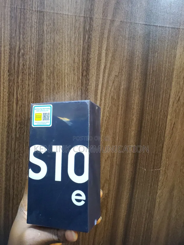 New Samsung Galaxy S10e 128GB Silver - 1