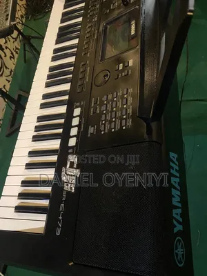 Yamaha PSR-E473 Keyboard