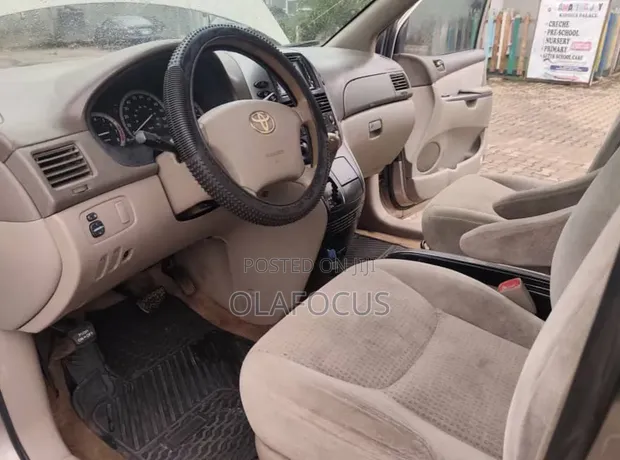 Toyota Sienna 2007 Gold - 1