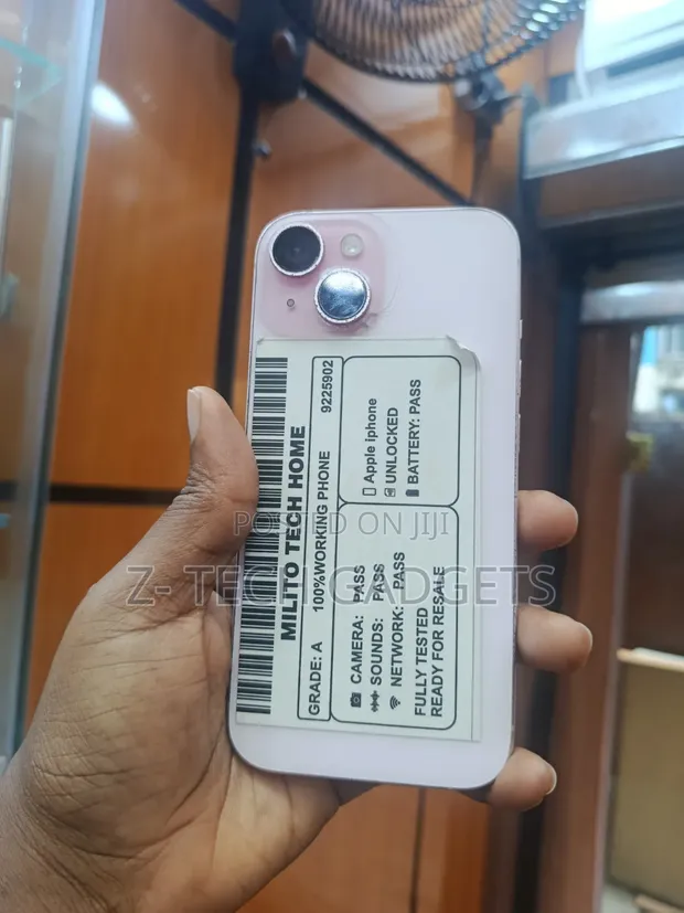 Apple iPhone 15 128GB Pink - 1