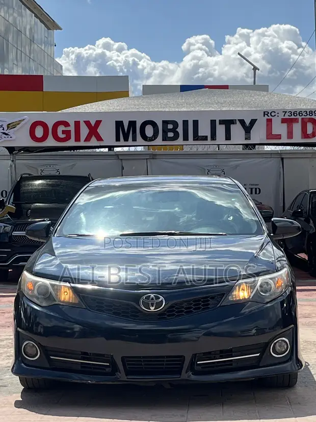 Toyota Camry 2012 SE Baki - 1