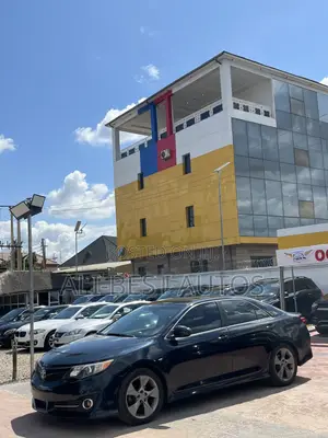 Toyota Camry 2012 SE Baki