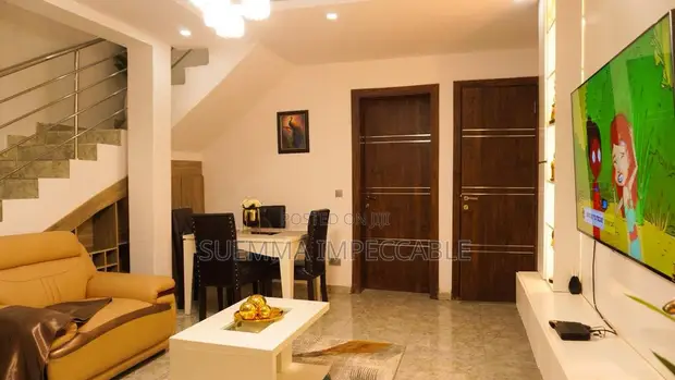 Wurin Zama Mai Kayan Ciki 2 Bedroom a Lekki Phase 1 don Hayar - 1