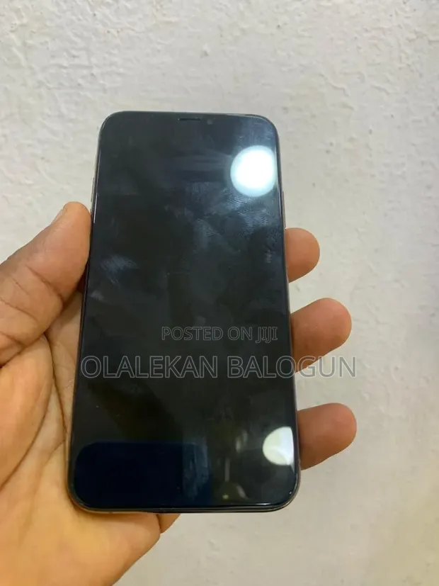 Apple iPhone XS 64GB Gold (UK Used) - 1