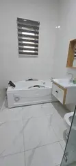 Gidan Gyara 3-Bedroom Mai Cikakken kayan kwanciya don haya a Ikota GRA, Lagos - 2