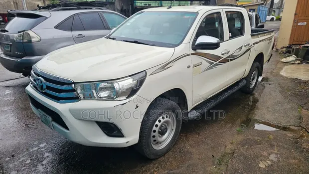 Toyota Hilux 2017 Fari - 1