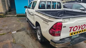 Toyota Hilux 2017 Fari