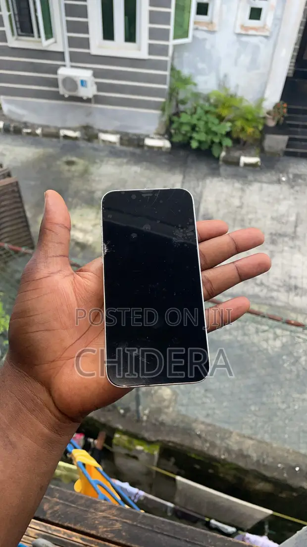 Apple iPhone 12 64GB White (No Face ID, Cracked Screen) - 1