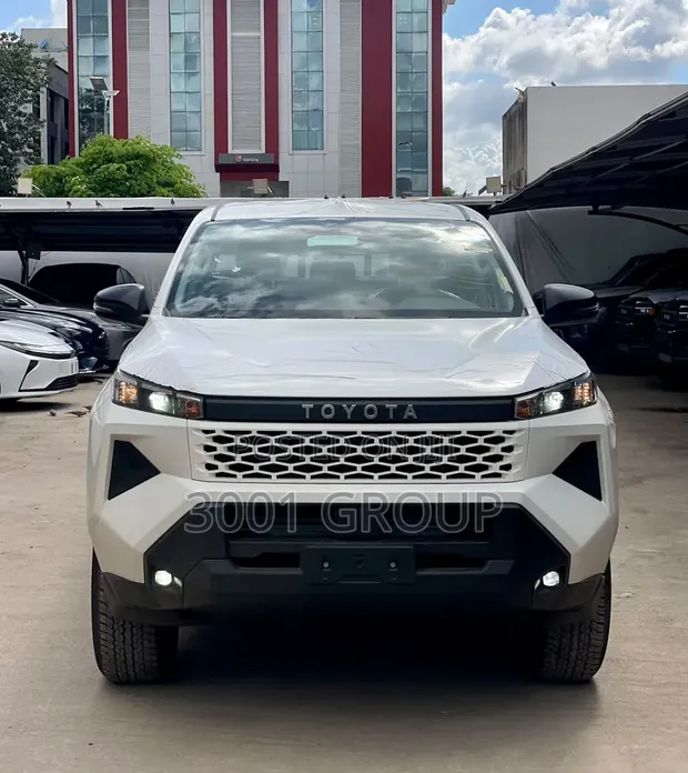 New Toyota Hilux 2026 White - 1