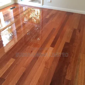 Shigar Laminin Katako don Apartments na Studio