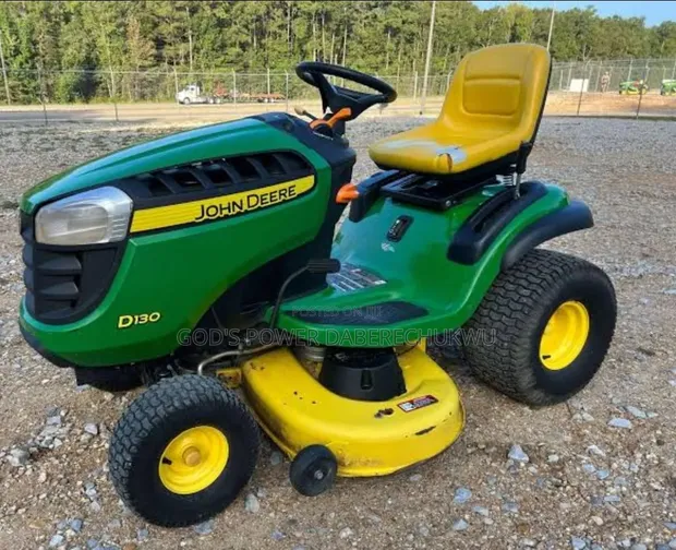 John Deere D130 Riding Mower 22.0hp - 1