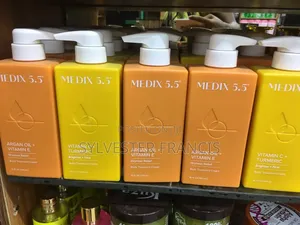 Medix 5.5 Vitamin C + Turmeric Body Cream 444ml