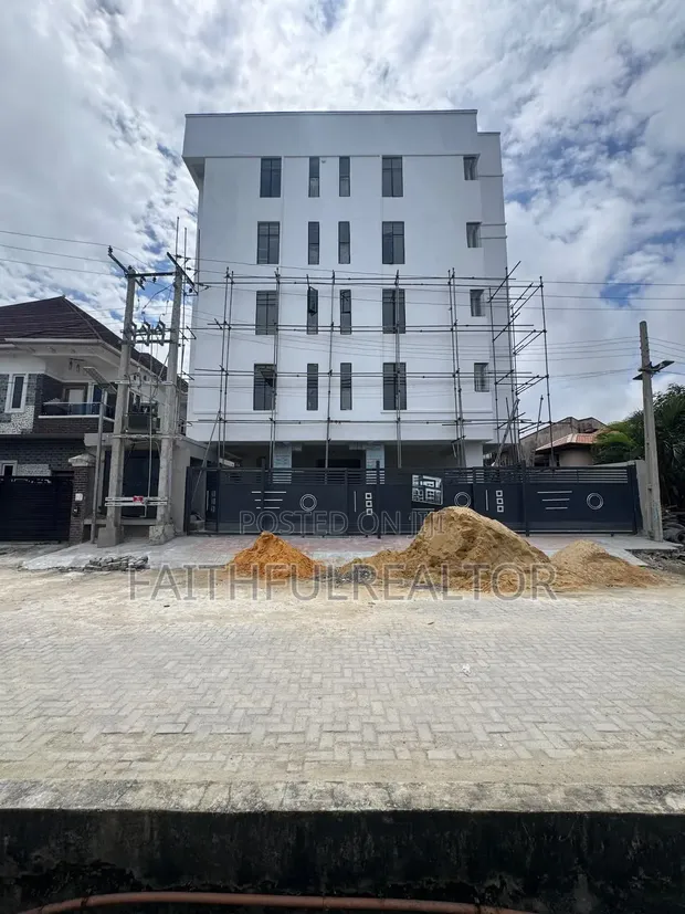 Furnished 2-Bedroom Townhouse in Lekki Phase 2 for Sale - 1