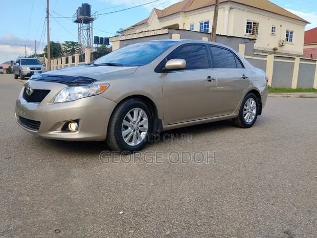 2010 Toyota Corolla XLE Gold - 1