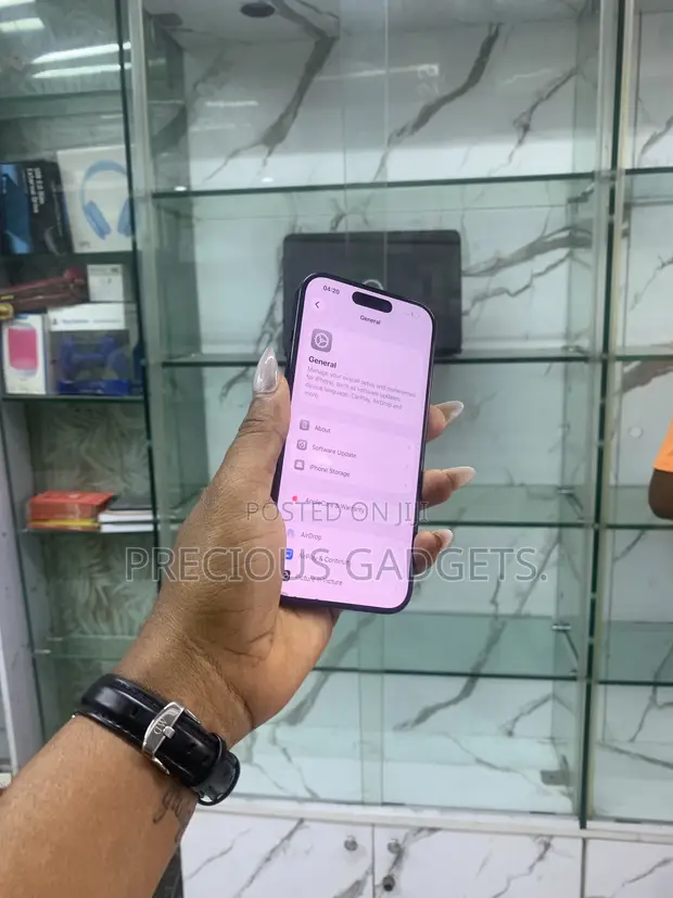 Apple iPhone 15 Pro 128GB - 1