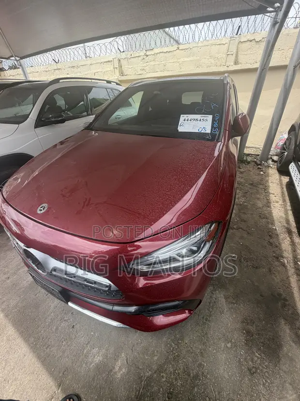 Mercedes-Benz GLA 250 2022 Red - 1