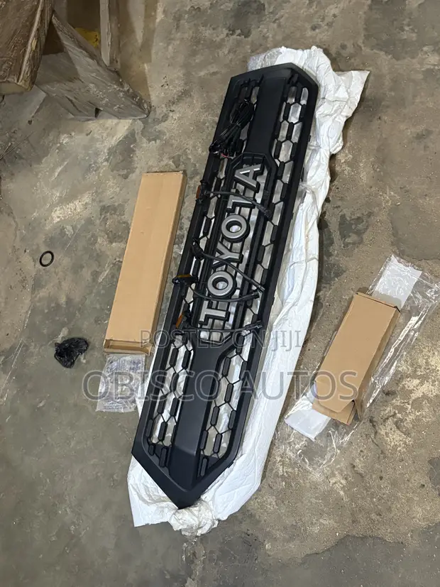 Toyota Highlander Front Grille - Brand New - 1