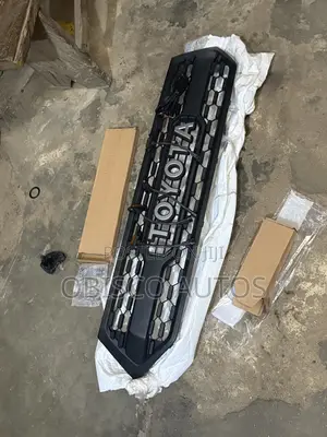 Toyota Highlander Front Grille - Brand New