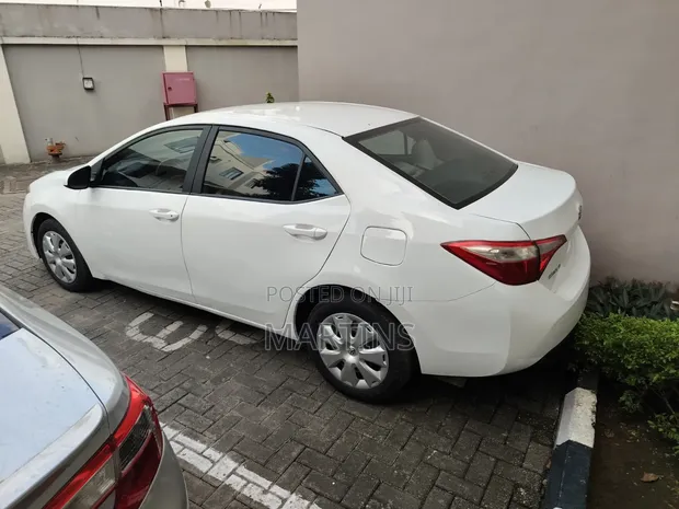 2017 Toyota Corolla L 4dr Sedan (1.8L) White - 1