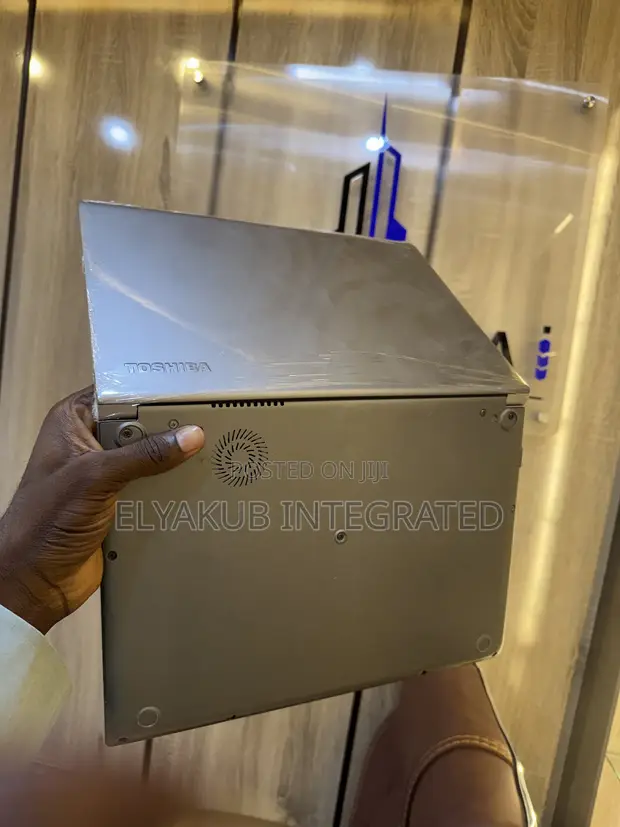 New Toshiba Portege Z30 Laptop - Core i5, 8GB RAM, 128GB SSD - 1