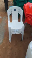Kujera Farar Filastik Mai Ƙarfi da Dawwama - 2