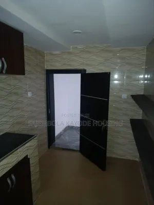 3 Bedroom Block of Flats don haya a Alexander, Apata