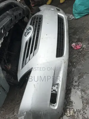 Gaban Bumper na Toyota Camry (Na biyu)