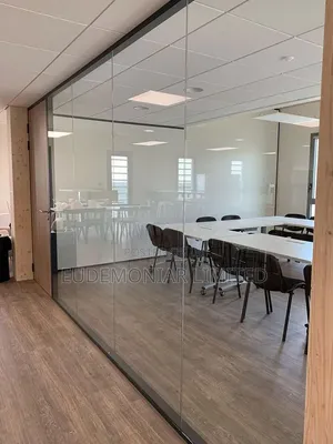Sanya Gilashin Taron Ofis