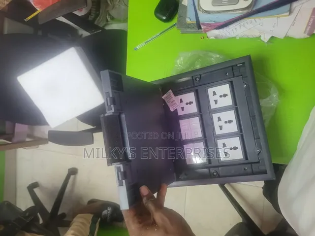 Ashford Floor Box - 4 Multi Sockets, 4 Data - 1