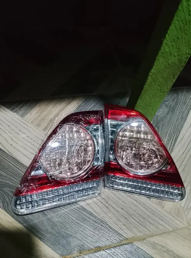 Toyota Corolla Boot Light (2010-2012) - 1