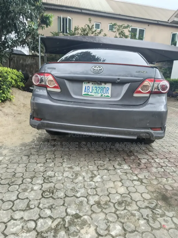 Toyota Corolla 2012 Gray - 1