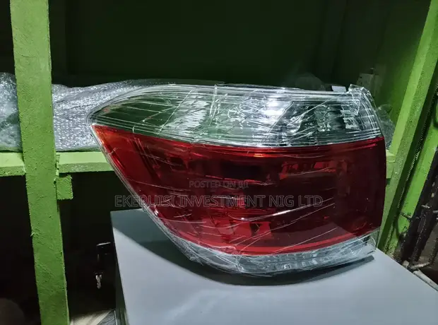 Toyota Highlander 2012 Rear Tail Light - 1