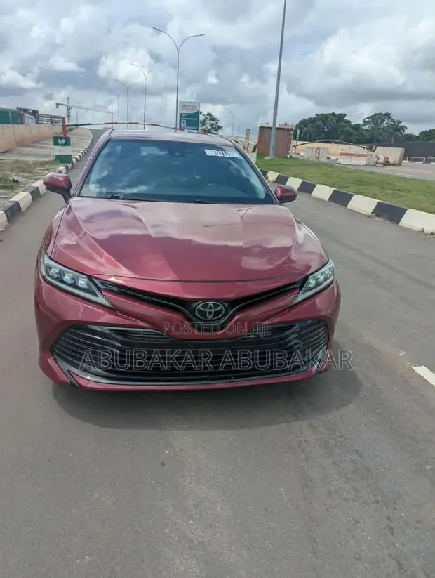 Toyota Camry LE (2.5L 4cyl 8A) 2019 Ivory - 1